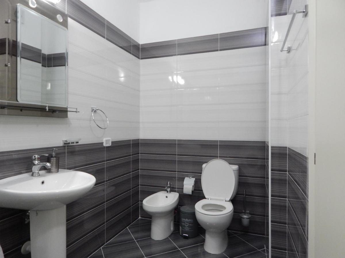 Modern Spacious 1 Bedroom Flat Next To The Beach Vlore Bagian luar foto